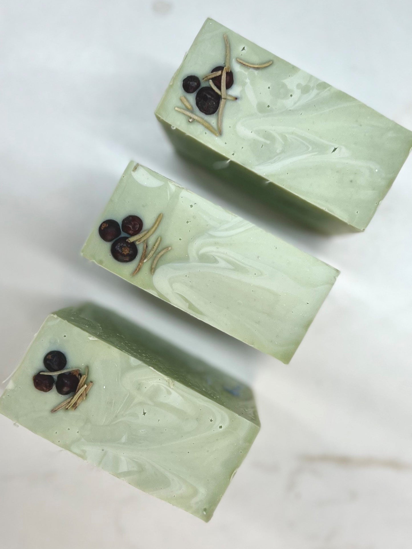 Jabón en Barra – Romero y Enebro (Rosemary Juniper) (4.5/5oz)