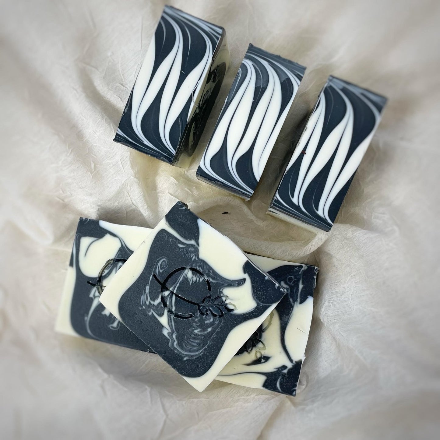 Jabón en Barra - Árbol de Té y Carbón Activado/Teat Tree Charcoal (4.5/5oz)