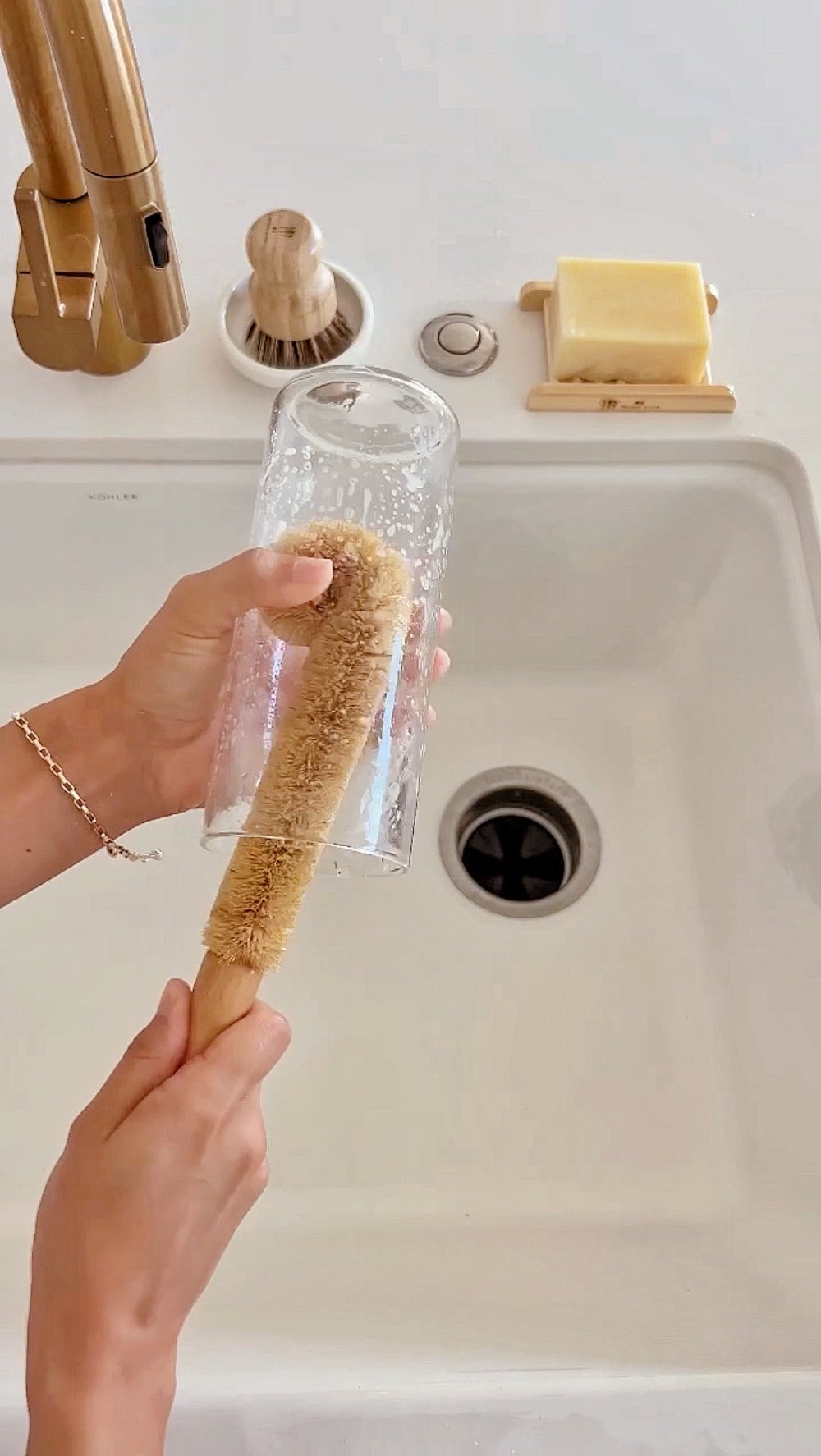 Drinkware Cleaning Brush/Wood handle and Coconut Bristles